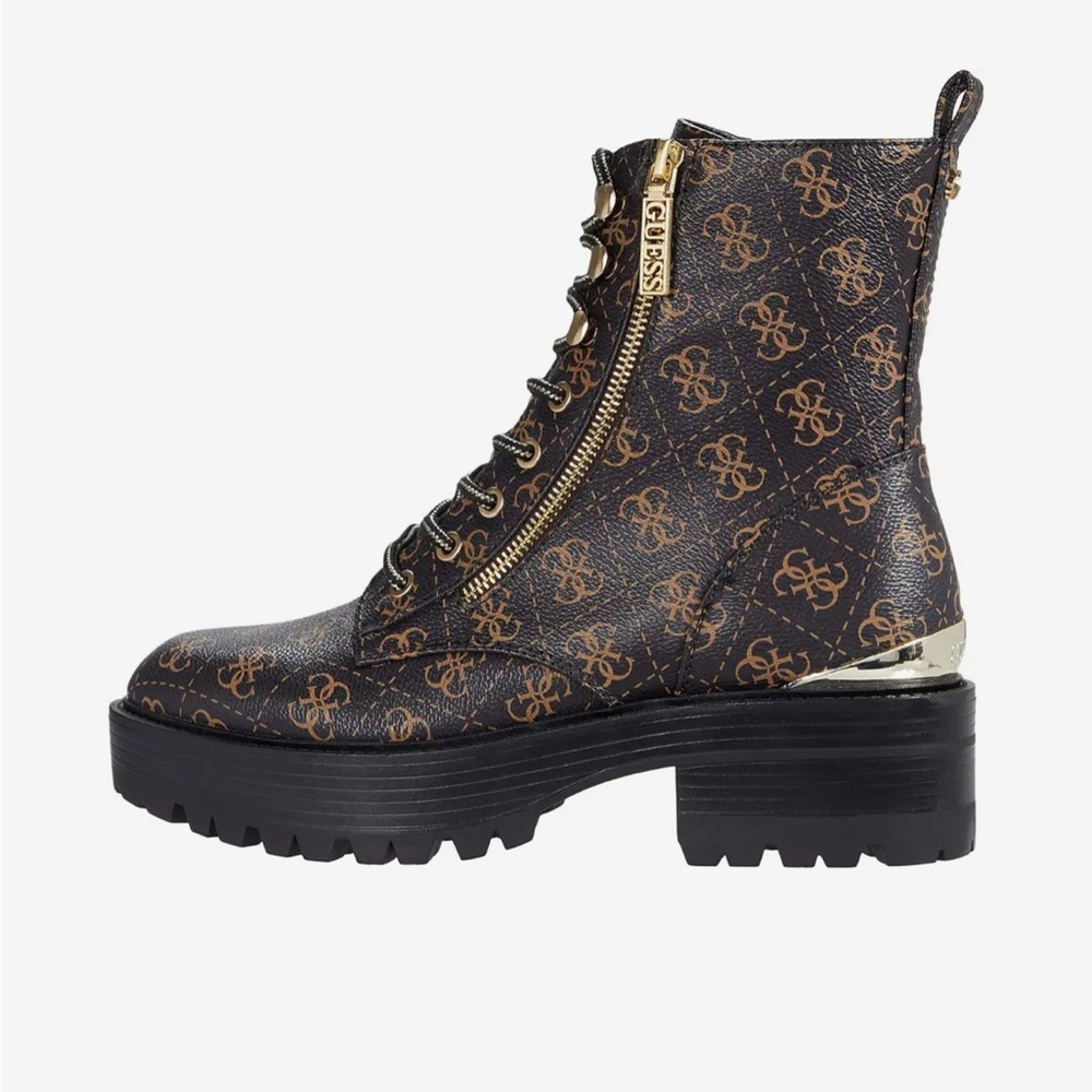 Guess FEARNE women’s lug sole lace up monogram logo boots size 8.5